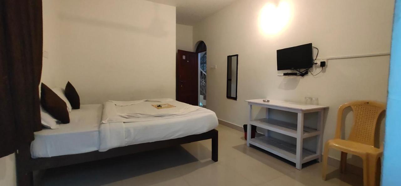 Rj14 Accommodations At Baga Beach Exterior foto